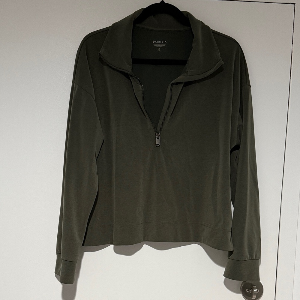 Athleta Seasoft Quarter Zip in green color